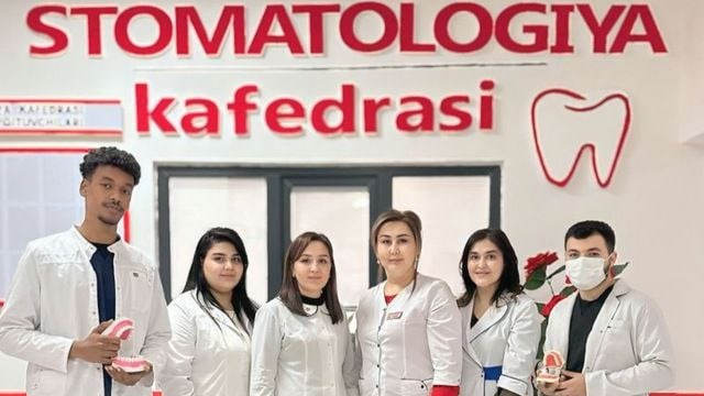 Universitet rasmi 1